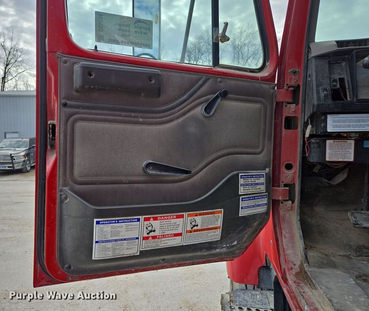 image for item DS5284 2000 International 2554 ready mix truck