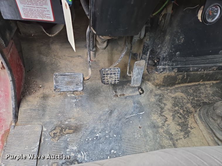 image for item DS5284 2000 International 2554 ready mix truck