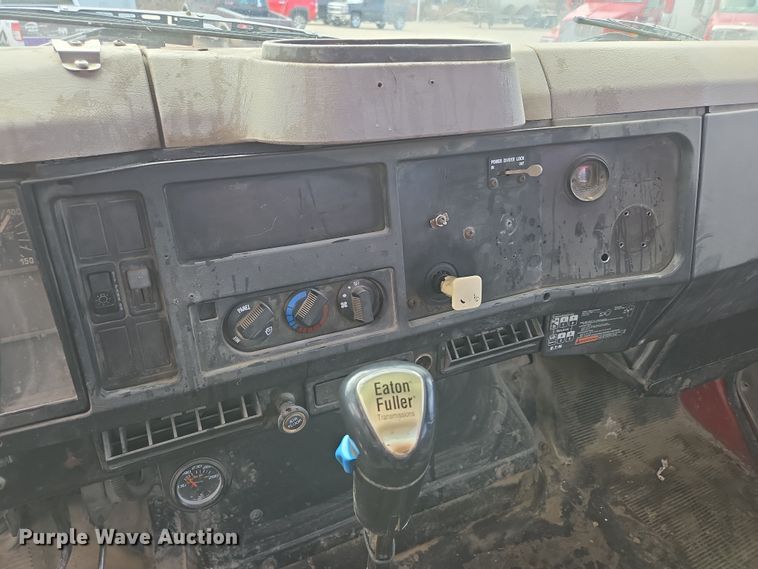 image for item DS5284 2000 International 2554 ready mix truck