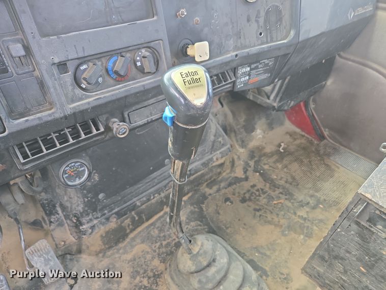 image for item DS5284 2000 International 2554 ready mix truck