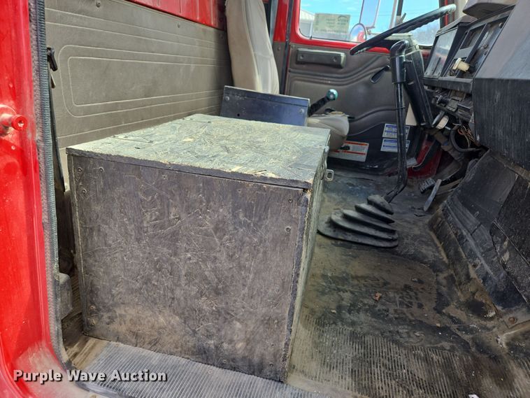 image for item DS5284 2000 International 2554 ready mix truck