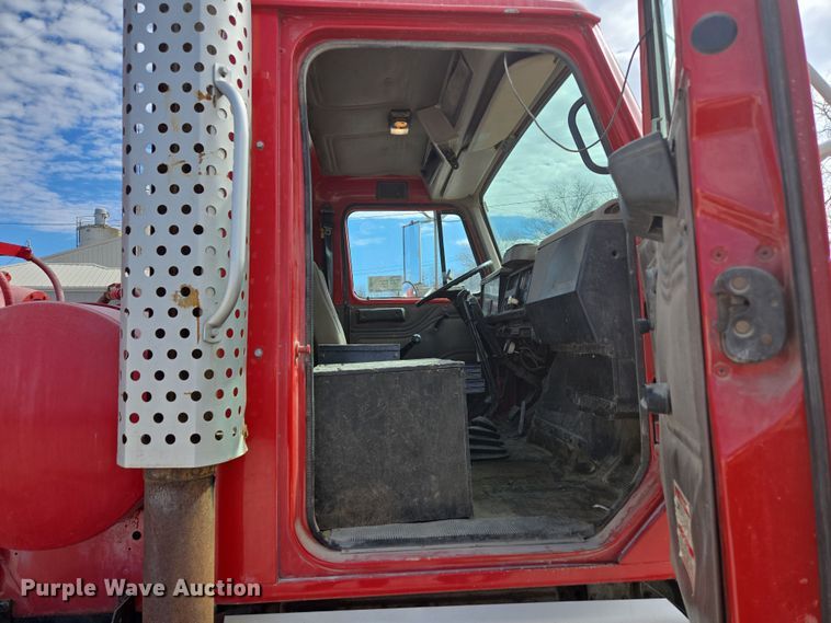 image for item DS5284 2000 International 2554 ready mix truck