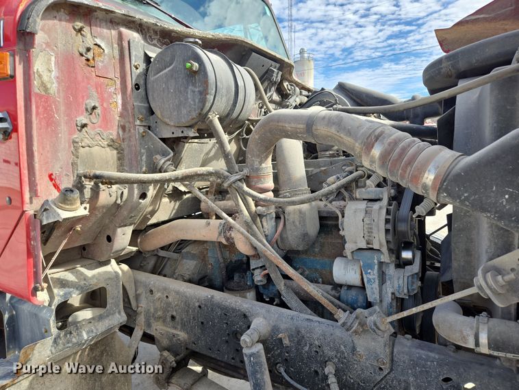 image for item DS5284 2000 International 2554 ready mix truck