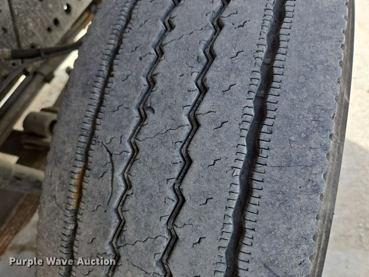 image for item DS5284 2000 International 2554 ready mix truck