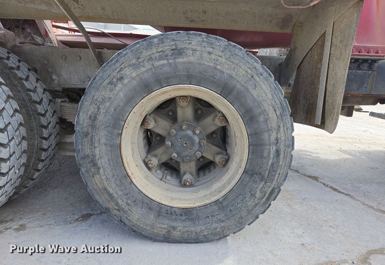 image for item DS5284 2000 International 2554 ready mix truck