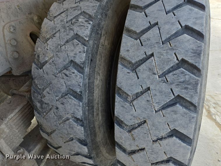 image for item DS5284 2000 International 2554 ready mix truck