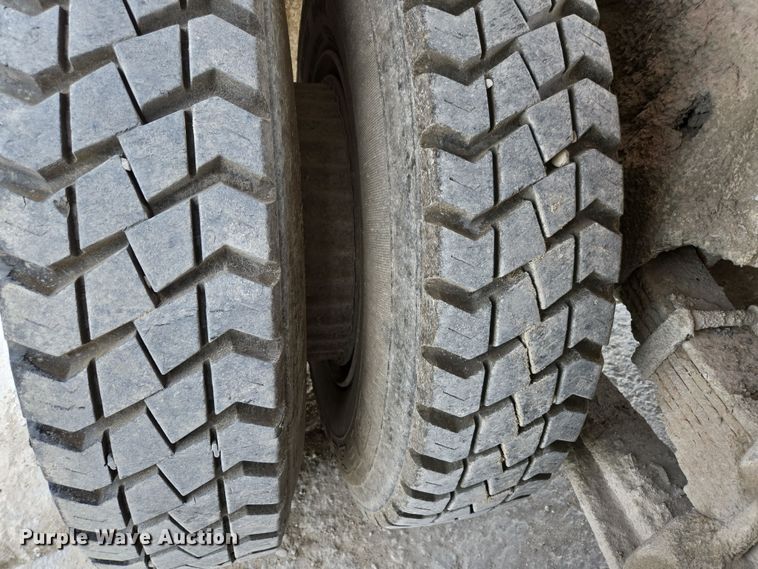 image for item DS5284 2000 International 2554 ready mix truck