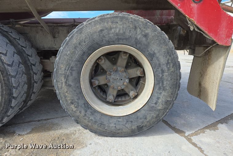 image for item DS5284 2000 International 2554 ready mix truck