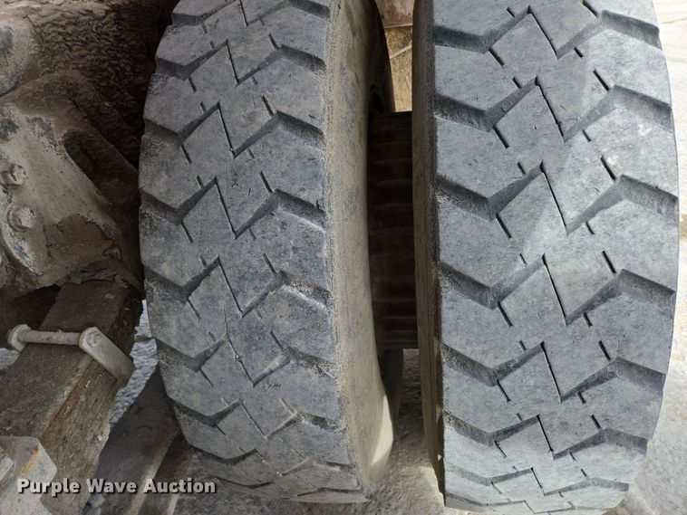 image for item DS5284 2000 International 2554 ready mix truck