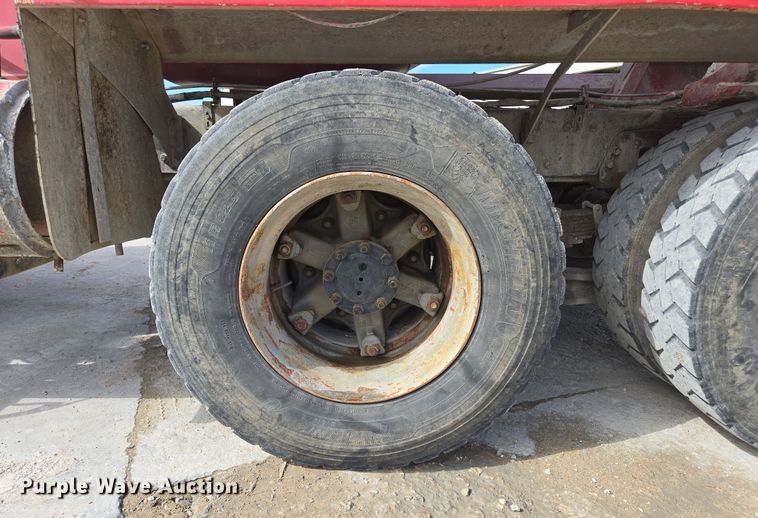 image for item DS5284 2000 International 2554 ready mix truck