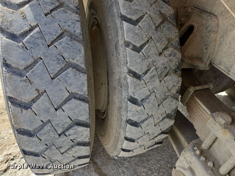 image for item DS5284 2000 International 2554 ready mix truck