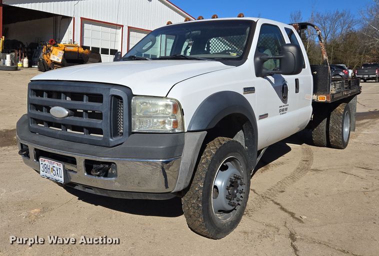 image for item DS5293 2006 Ford F450 Super Duty SuperCab flatbed truck