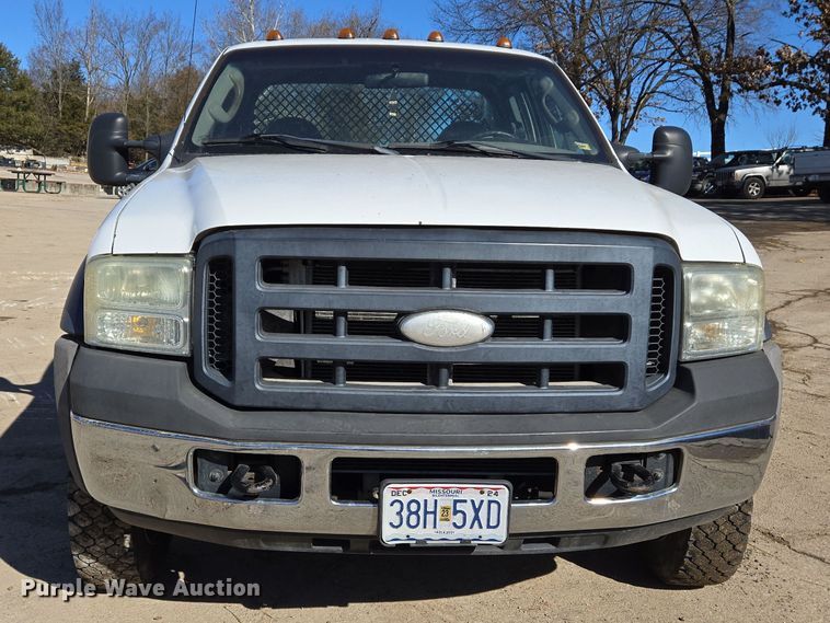 image for item DS5293 2006 Ford F450 Super Duty SuperCab flatbed truck