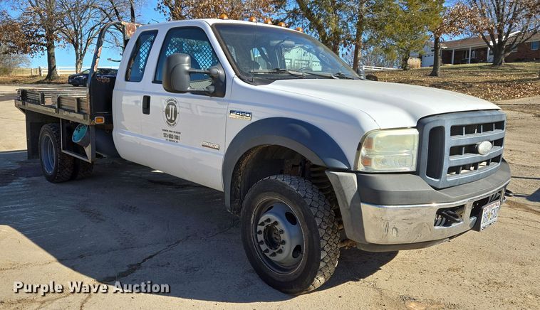 image for item DS5293 2006 Ford F450 Super Duty SuperCab flatbed truck