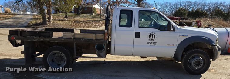image for item DS5293 2006 Ford F450 Super Duty SuperCab flatbed truck