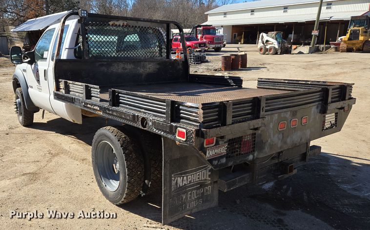 image for item DS5293 2006 Ford F450 Super Duty SuperCab flatbed truck