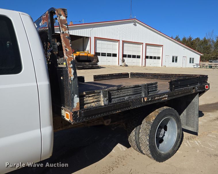 image for item DS5293 2006 Ford F450 Super Duty SuperCab flatbed truck