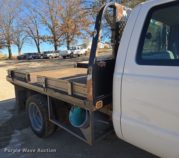 image for item DS5293 2006 Ford F450 Super Duty SuperCab flatbed truck