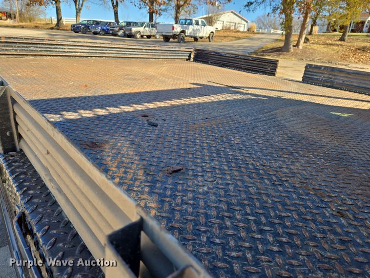 image for item DS5293 2006 Ford F450 Super Duty SuperCab flatbed truck