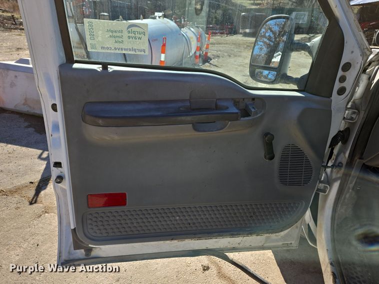 image for item DS5293 2006 Ford F450 Super Duty SuperCab flatbed truck