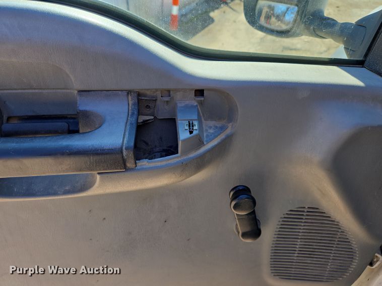 image for item DS5293 2006 Ford F450 Super Duty SuperCab flatbed truck