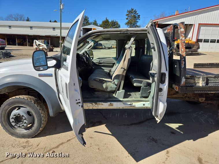 image for item DS5293 2006 Ford F450 Super Duty SuperCab flatbed truck