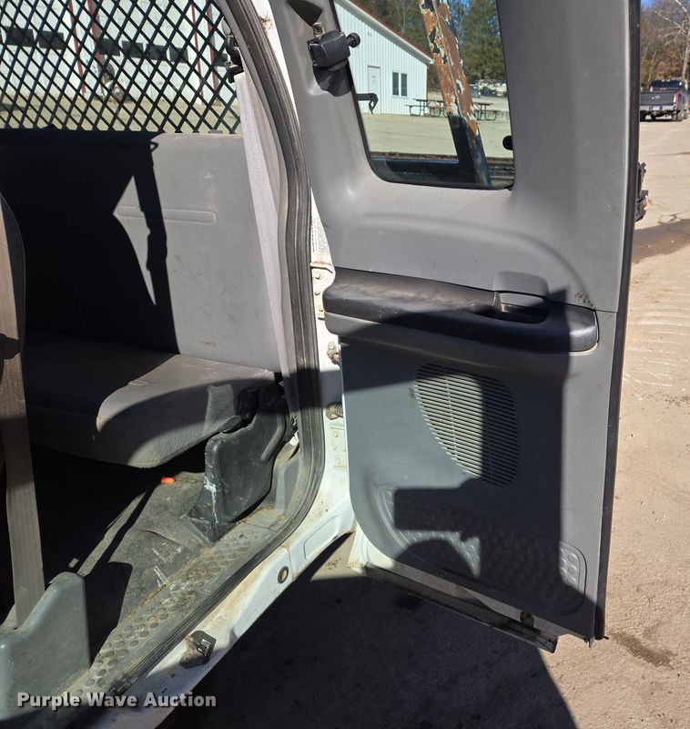 image for item DS5293 2006 Ford F450 Super Duty SuperCab flatbed truck