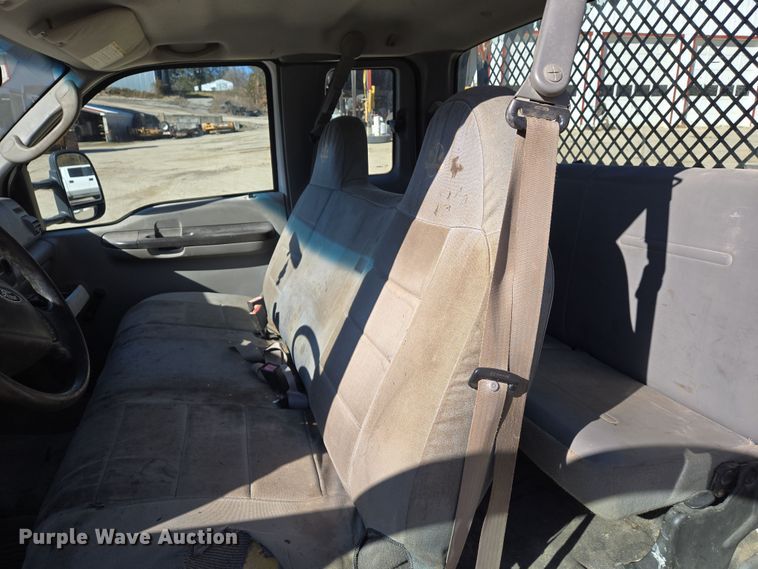 image for item DS5293 2006 Ford F450 Super Duty SuperCab flatbed truck