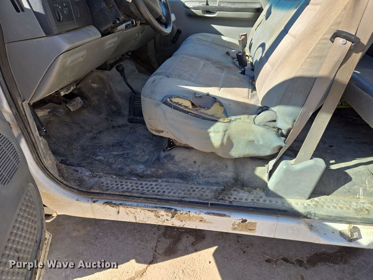 image for item DS5293 2006 Ford F450 Super Duty SuperCab flatbed truck