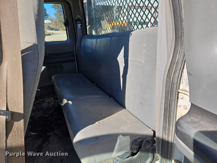 image for item DS5293 2006 Ford F450 Super Duty SuperCab flatbed truck