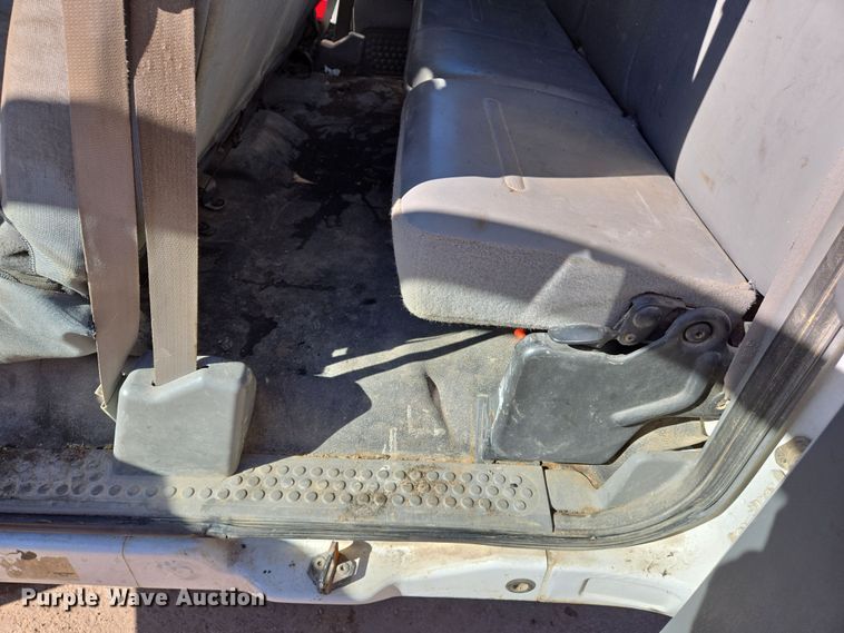 image for item DS5293 2006 Ford F450 Super Duty SuperCab flatbed truck