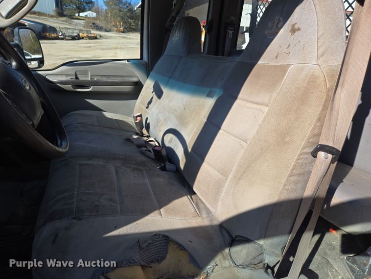 image for item DS5293 2006 Ford F450 Super Duty SuperCab flatbed truck