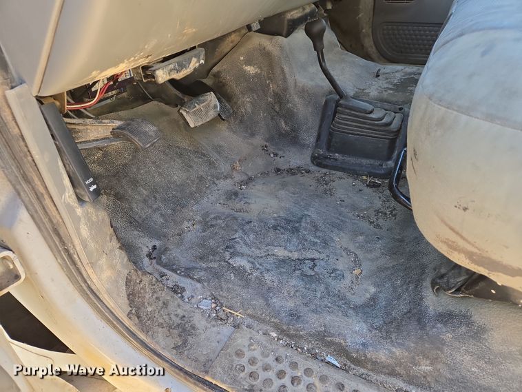 image for item DS5293 2006 Ford F450 Super Duty SuperCab flatbed truck