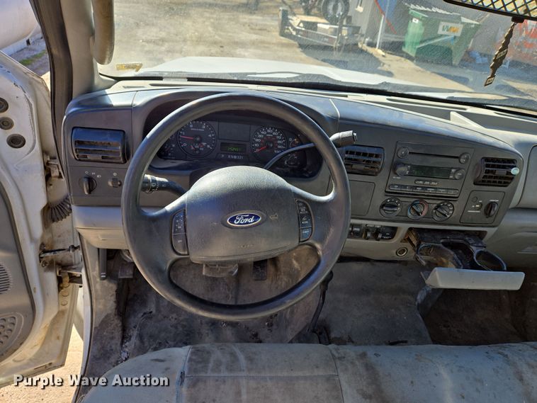 image for item DS5293 2006 Ford F450 Super Duty SuperCab flatbed truck