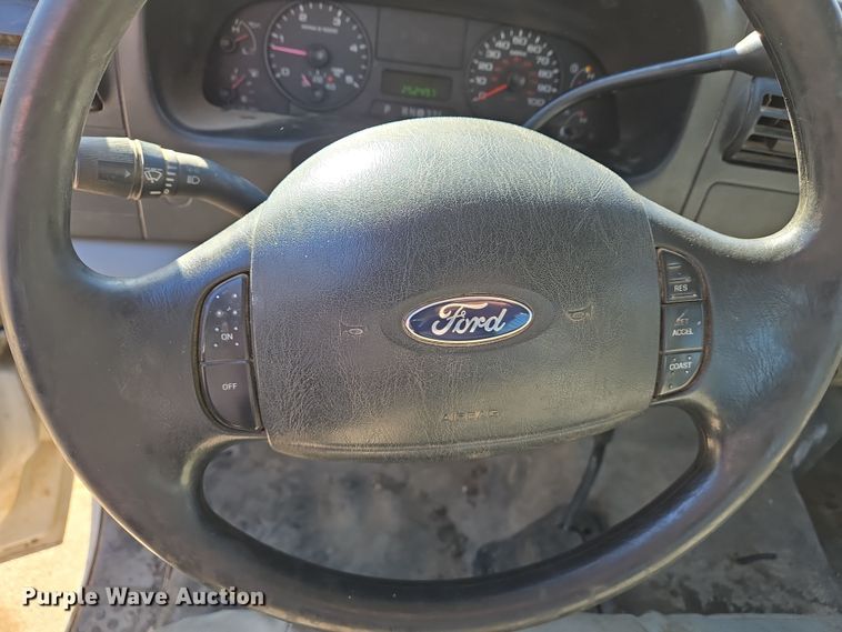 image for item DS5293 2006 Ford F450 Super Duty SuperCab flatbed truck