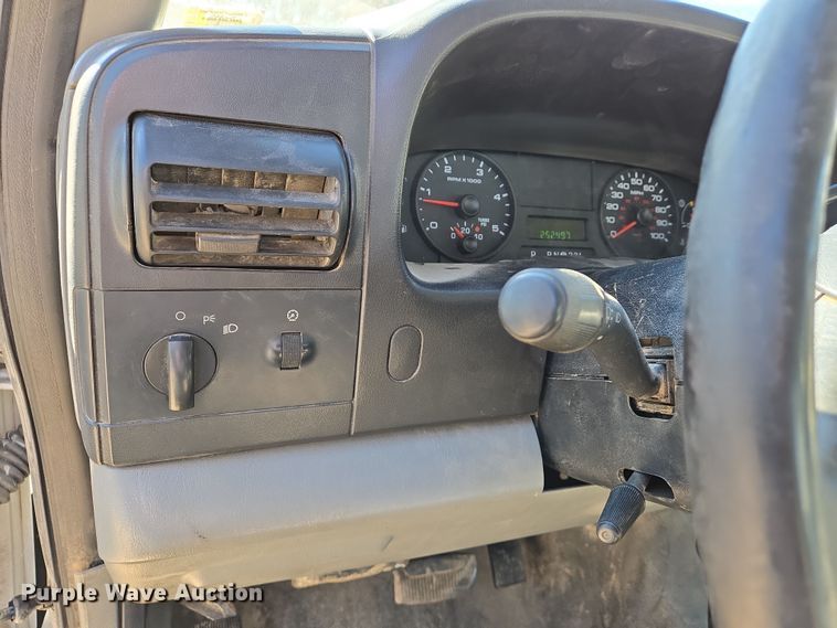 image for item DS5293 2006 Ford F450 Super Duty SuperCab flatbed truck