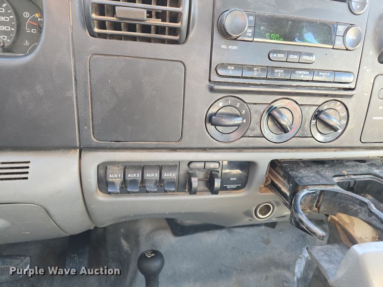 image for item DS5293 2006 Ford F450 Super Duty SuperCab flatbed truck