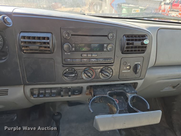 image for item DS5293 2006 Ford F450 Super Duty SuperCab flatbed truck