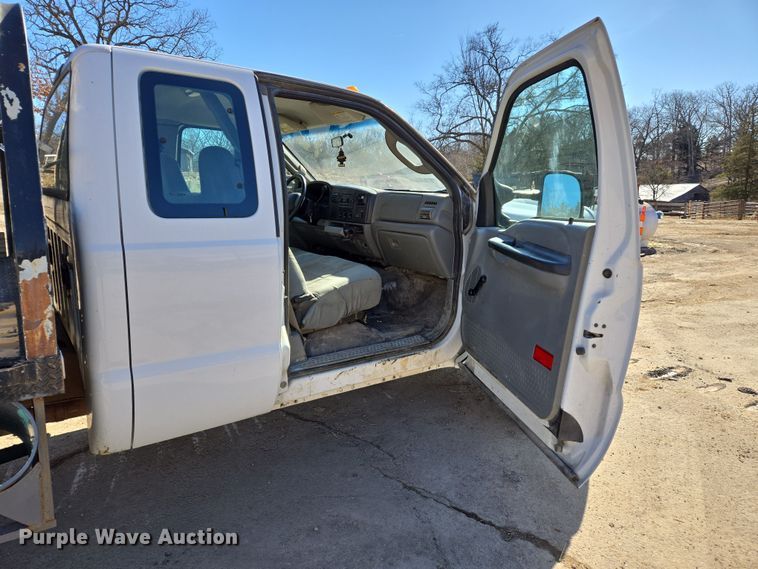 image for item DS5293 2006 Ford F450 Super Duty SuperCab flatbed truck