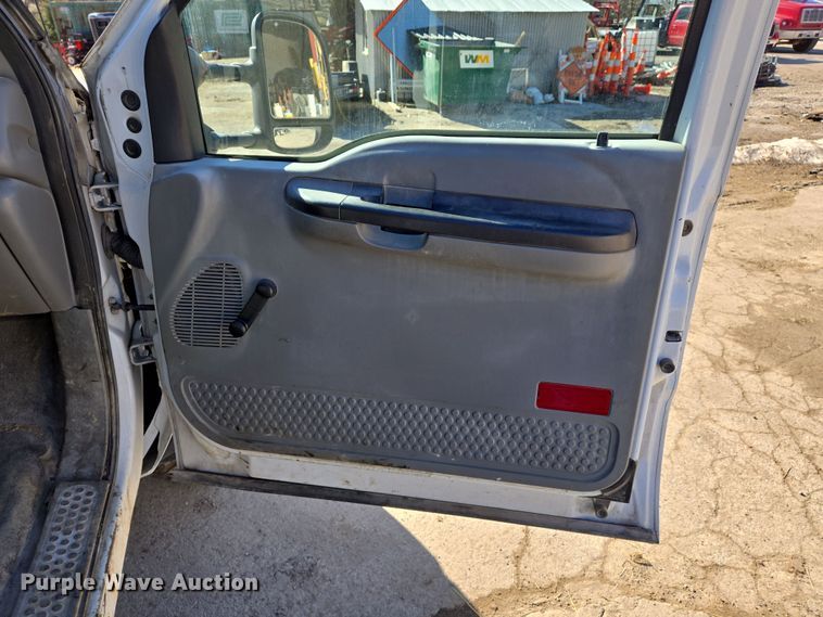 image for item DS5293 2006 Ford F450 Super Duty SuperCab flatbed truck