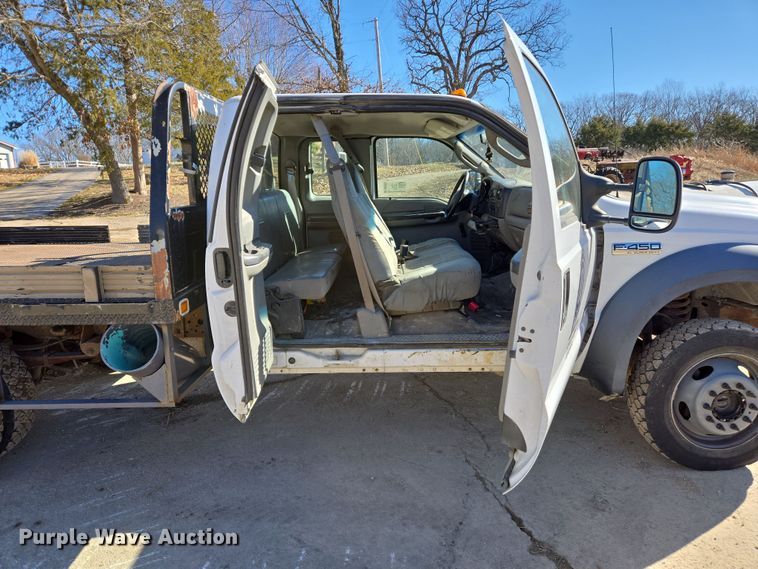 image for item DS5293 2006 Ford F450 Super Duty SuperCab flatbed truck