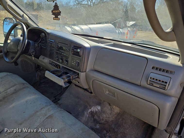 image for item DS5293 2006 Ford F450 Super Duty SuperCab flatbed truck