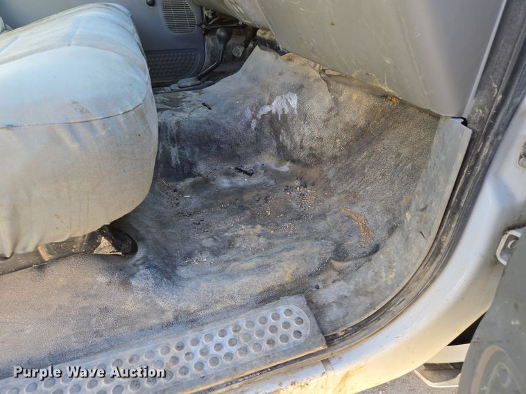 image for item DS5293 2006 Ford F450 Super Duty SuperCab flatbed truck