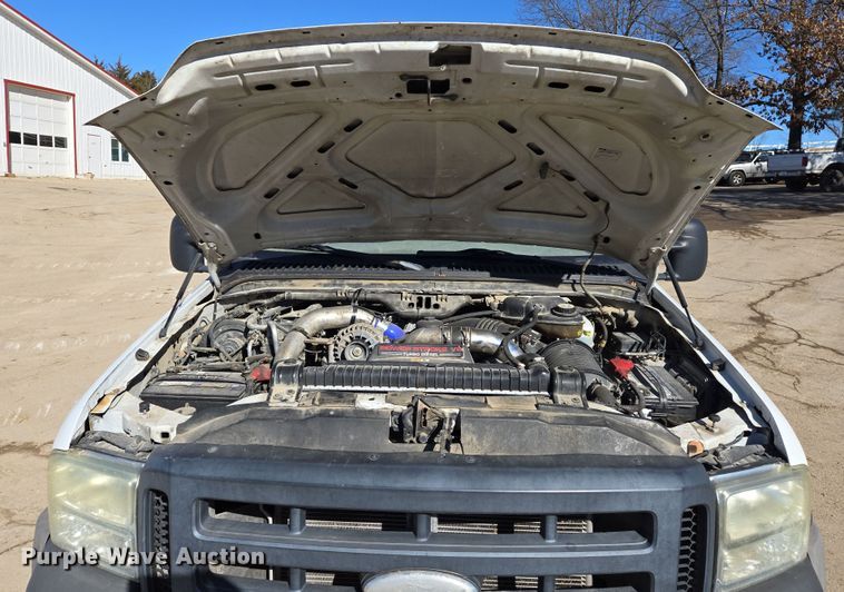 image for item DS5293 2006 Ford F450 Super Duty SuperCab flatbed truck