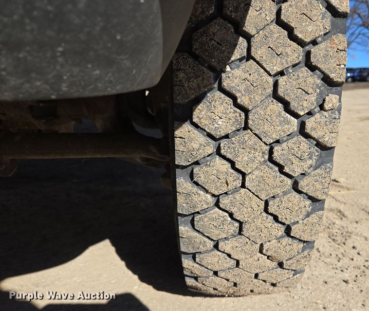 image for item DS5293 2006 Ford F450 Super Duty SuperCab flatbed truck