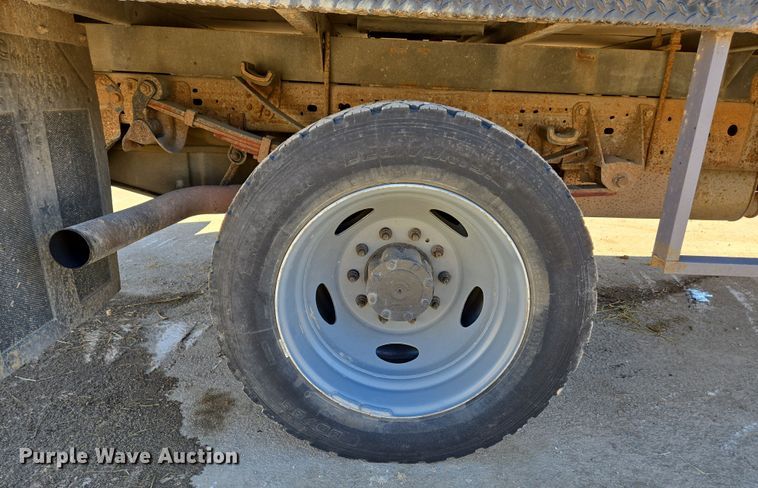 image for item DS5293 2006 Ford F450 Super Duty SuperCab flatbed truck