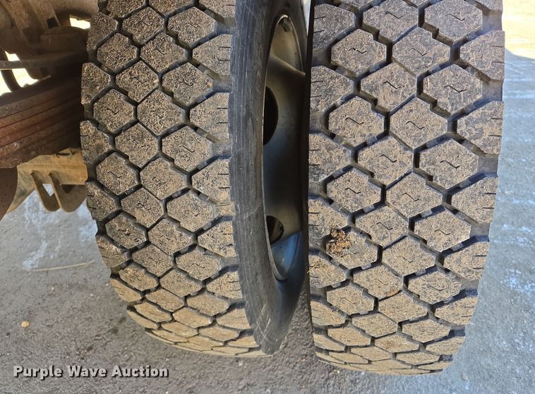 image for item DS5293 2006 Ford F450 Super Duty SuperCab flatbed truck