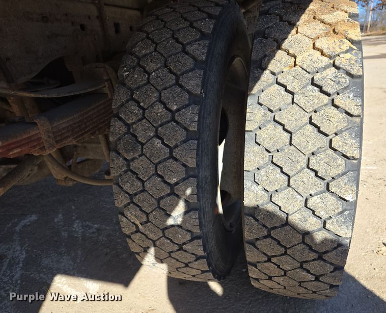 image for item DS5293 2006 Ford F450 Super Duty SuperCab flatbed truck