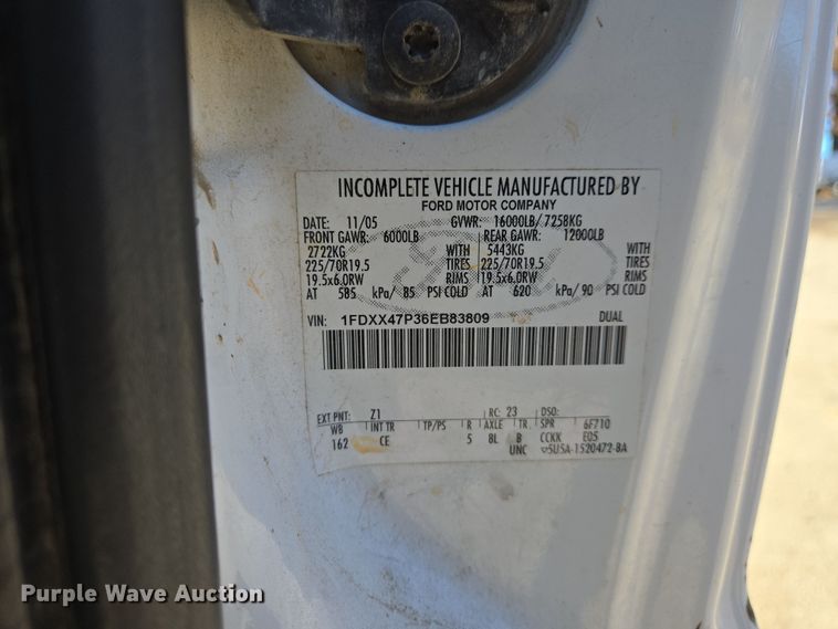 image for item DS5293 2006 Ford F450 Super Duty SuperCab flatbed truck