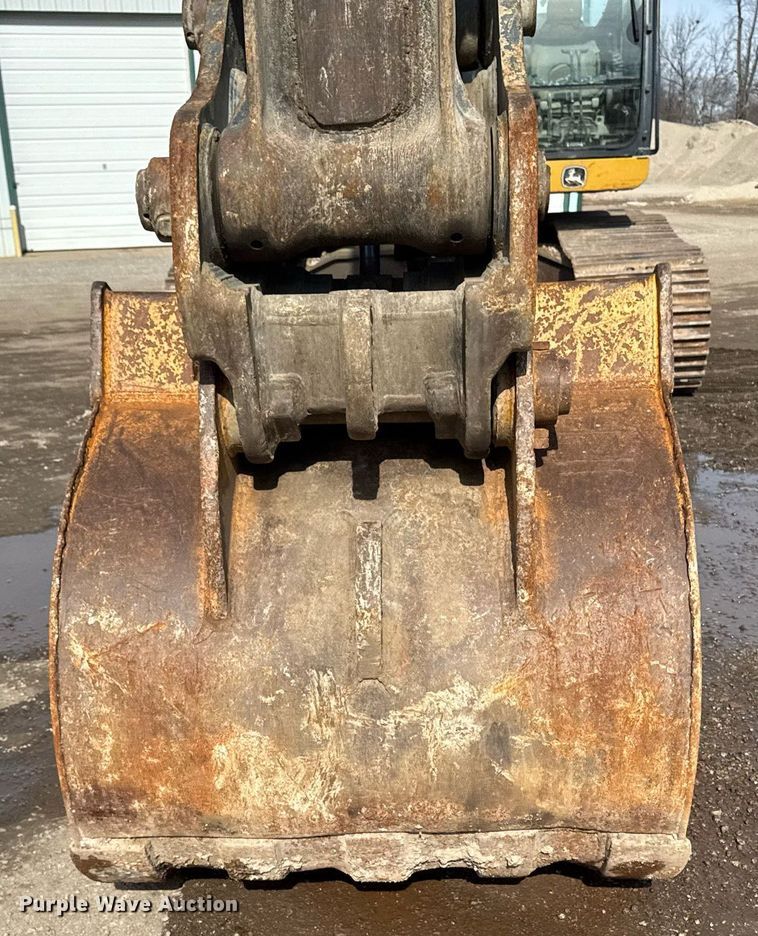 image for item DT0542 2006 John Deere 350D excavator